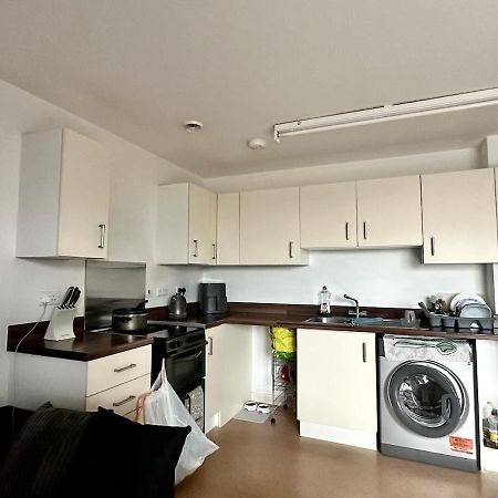 Double Room In Shared Apartment London Exterior photo