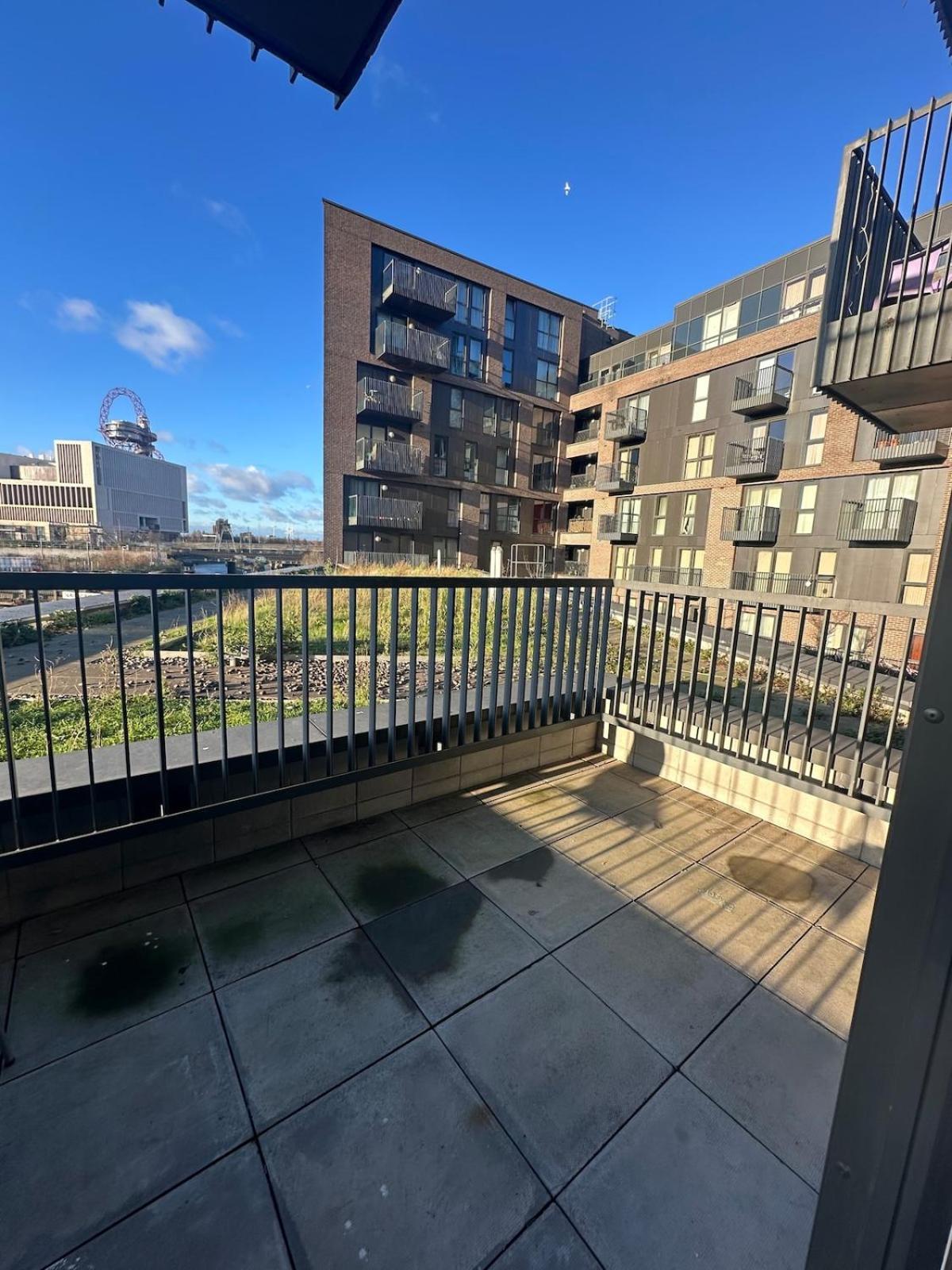 Double Room In Shared Apartment London Exterior photo