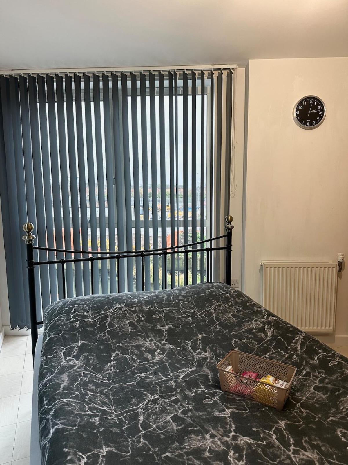 Double Room In Shared Apartment London Exterior photo